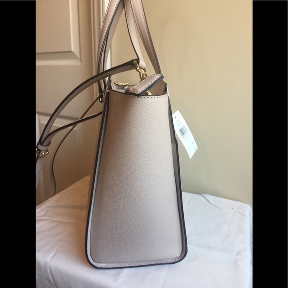 Kate Spade 🌸 - Picture 9 of 11